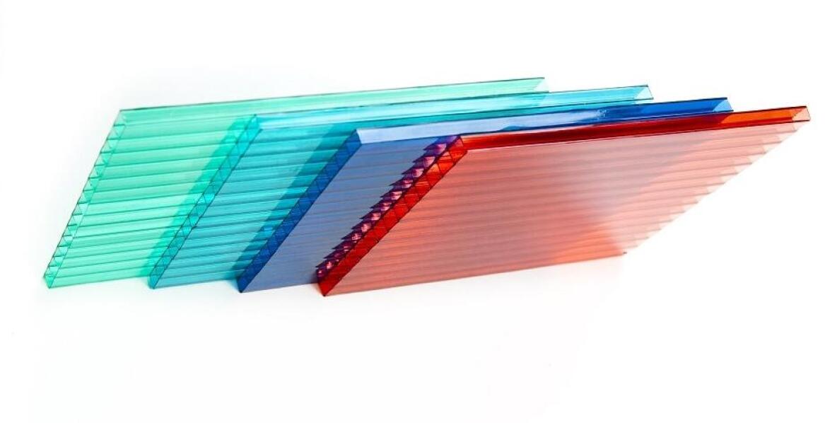 Porównanie materiałów do zadaszeń: poliwęglan kontra szkło hartowane