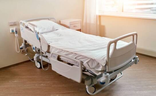 W jaki sposób nowoczesne łóżka ułatwiają opiekę nad pacjentem?