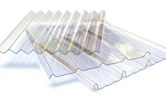 Wybór odpowiednich poliwęglanowych płyt do ogrodowych zadaszeń