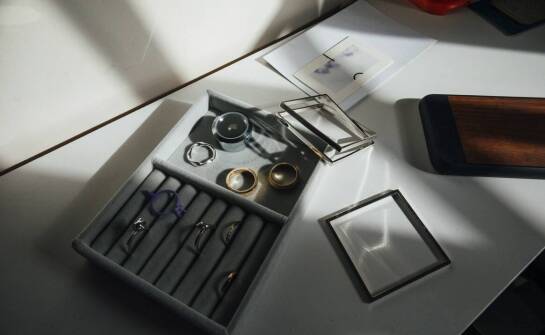 Sztuka tworzenia emocjonalnych prezentów – jak wybrać odpowiednie dedykacje?