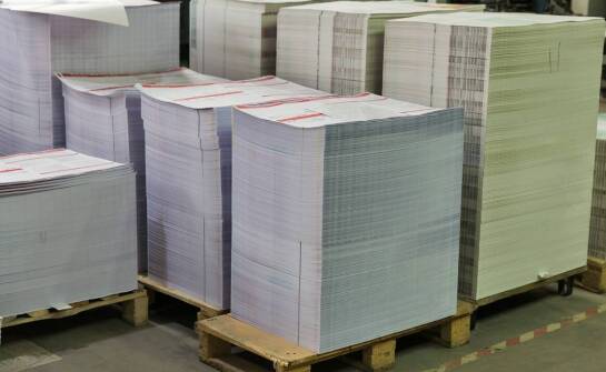 Jak wybrać odpowiedni papier do drukarki z oferty hurtowni we Wrocławiu?