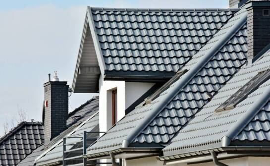 Wysoka jakość dachowych materiałów – dlaczego jest kluczowa?