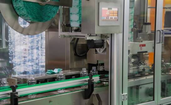 Rola przemysłowych etykietujących drukarek w branży kosmetycznej