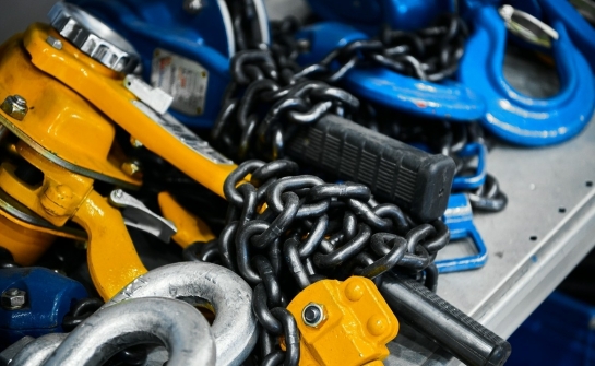 Wybór odpowiedniej spinającej taśmy dla różnych typów ładunków