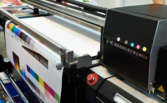 Korzyści płynące z zastosowania laserowych drukarek przemysłowych w recyklingu opakowań