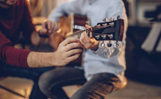 Bilateralna terapia z muzyką jako wsparcie dla pacjentów po urazach mózgu