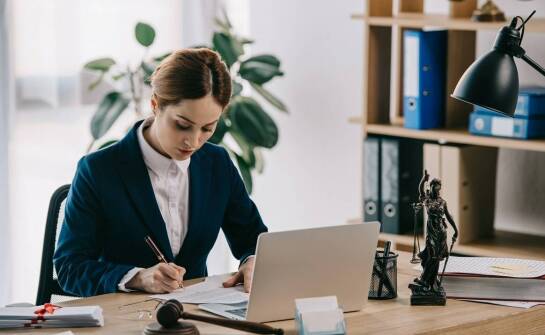 Tani notariusz a przechowywanie dokumentów – co oferuje kancelaria?