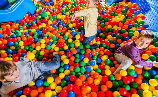 Unikalna zabawa laserowy labirynt dla grup i rodzin