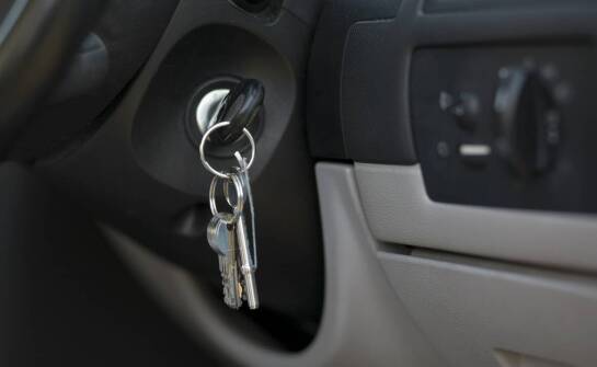 Jakie są zalety montażu immobilizera w starszych pojazdach?