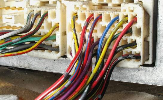 Izolacyjne właściwości poliamidu: przewodnik po zastosowaniach w elektrotechnice