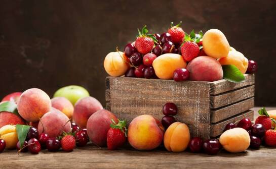 Ekologiczne korzyści wynikające z wyboru lokalnych owoców dla firm