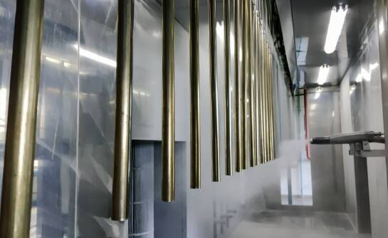 Jakie wyzwania niesie ze sobą proces mosiądzowania?