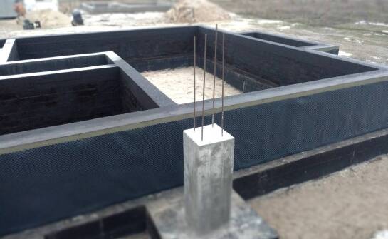 Jakie są najważniejsze zalety stosowania fundamentowych mikropali?