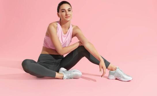 Najnowsze trendy w sportowej odzieży dla kobiet - co warto mieć w szafie?