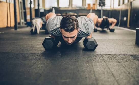 Zestawienie najlepszych sportowych akcesoriów do treningu siłowego