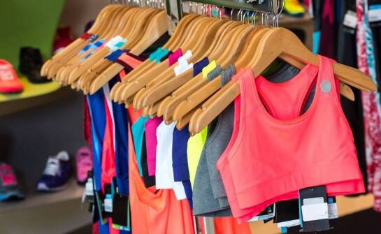 Dlaczego warto kupować sportową odzież online? Zalety internetowych zakupów