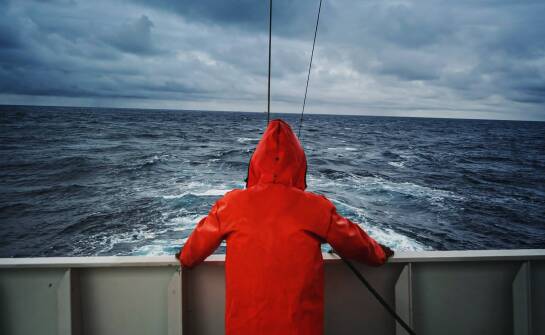 Wybór męskiego sztormiaka na wymiar – co zyskujesz?