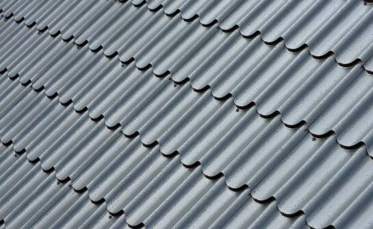 Zalety wyboru dachówek Tilcor dla komercyjnych obiektów