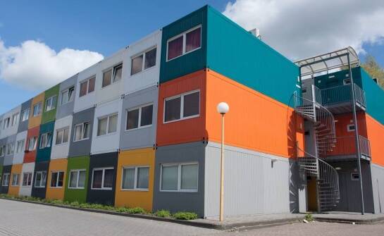 Wybór materiałów do budowy mieszkań z kontenerów: Co warto wiedzieć?