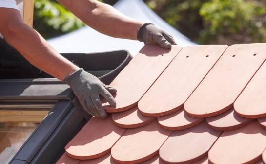 Kiedy warto skonsultować się z dekarzem przy remoncie dachu w Nowej Soli?