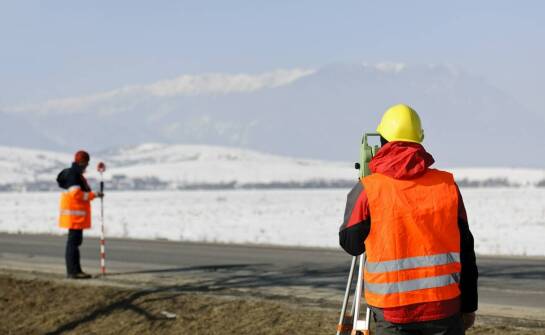 Jakie są korzyści z inwentaryzacji obiektów przez doświadczonego geodetę?