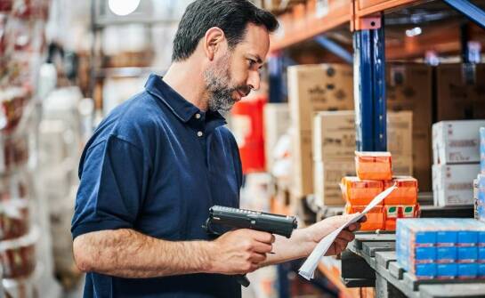 Czytniki kodów kreskowych jako kluczowy element w łańcuchu dostaw.