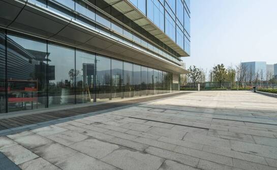 Rola stalowych konstrukcji w nowoczesnych biurowych budynkach