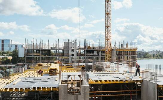 Rola dźwigów w szybkim zakończeniu budowlanych projektów