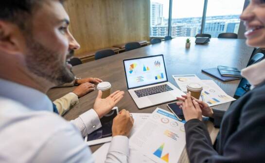 Jakie analityczne narzędzia wspierają zarządzanie zasobami ludzkimi w agencjach HR?