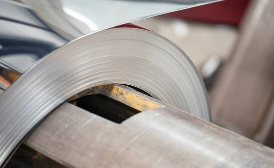 Tabliczka znamionowa jako narzędzie do przestrzegania unijnych norm w przemyśle