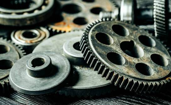 Wpływ zamiennych części na wydłużenie żywotności maszyn ostrzących