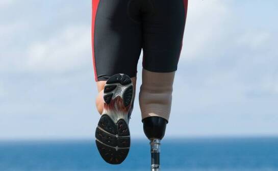 Nowe możliwości dla użytkowników dzięki bionicznym protezom podudzia.