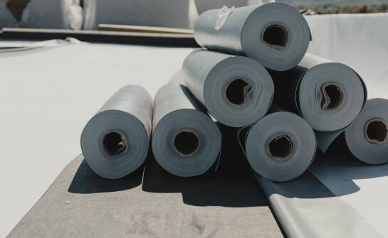 Dlaczego warto inwestować w zbrojoną folię od profesjonalnego producenta?