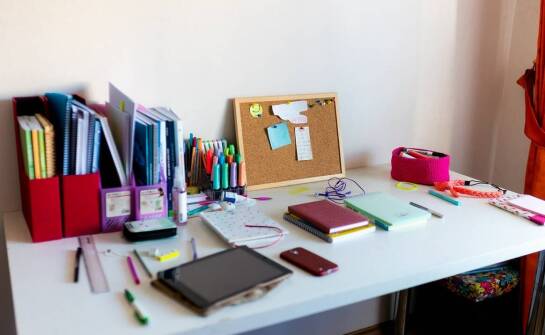 Organizacja biura przy użyciu nowoczesnych piśmiennych artykułów