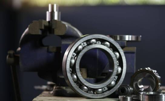 Wpływ jakości podtrzymujących rolek na funkcjonalność maszyn budowlanych