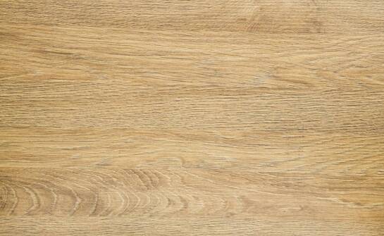 Jakie cechy wyróżniają dębowy blat spośród innych materiałów?