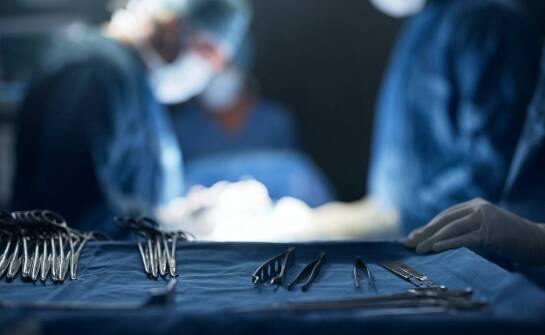 Jak mikrochirurgia pomaga w leczeniu żylaków w powrózku nasiennym?