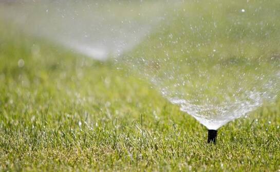 Jak zestawy do nawadniania boisk wspierają zarządzanie wodą w sporcie