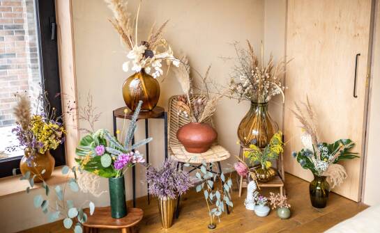 Jakie suszone kwiaty wybrać do dekoracji w łazience?