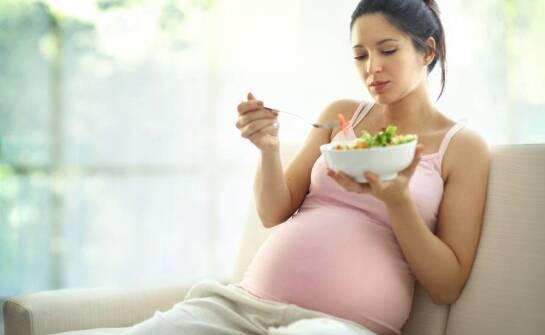 W jaki sposób odpowiednio zbilansowana dieta może zapobiegać problemom z wątrobą u kobiet ciężarnych?