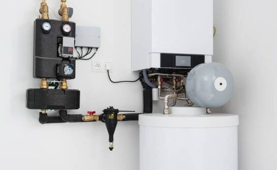 Jakie są różnice między pompami ciepła a tradycyjnymi systemami grzewczymi?