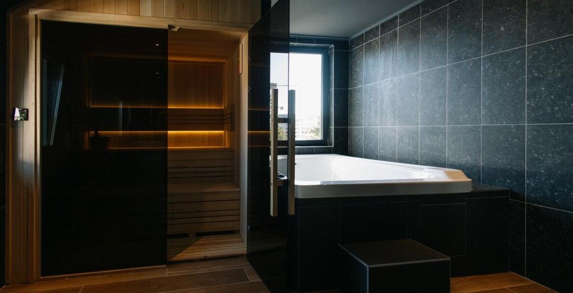 Sauna jako kluczowy element oferty wellness w hotelu w Krakowie