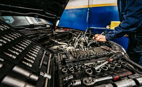 Dlaczego warto regularnie wykonywać okresowe przeglądy auta?