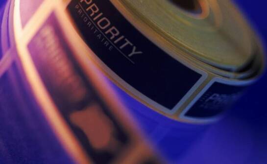 Zastosowanie plombowych etykiet w branży motoryzacyjnej – jak zwiększają bezpieczeństwo?