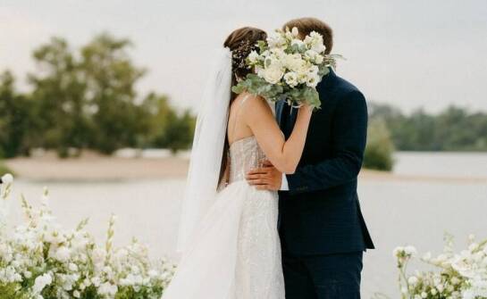 Zimowy ślub nad morzem: jak stworzyć magiczną atmosferę?