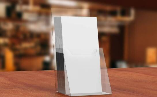 Jak dobrać odpowiednie stojaki do ulotek do strategii promocyjnej?
