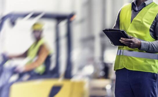 Jak planować wymianę floty przy wynajmie długoterminowym wózków widłowych?