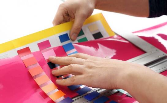Jak farby do sitodruku na plastiku wspierają zrównoważony rozwój?