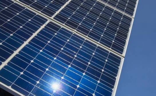 Jakie są najważniejsze zalety inwestycji w fotowoltaiczne systemy dla firm?