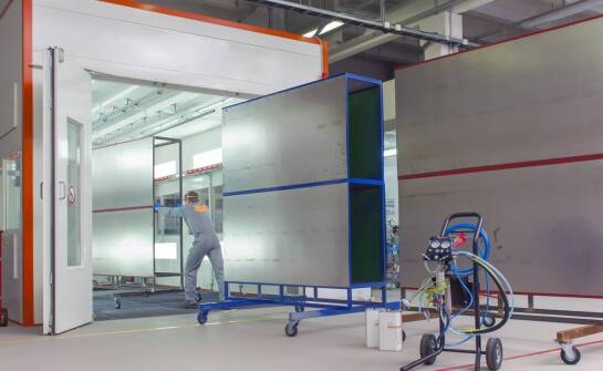 Jak śrutownicza kabina wspiera procesy przygotowania powierzchni w energetyce?